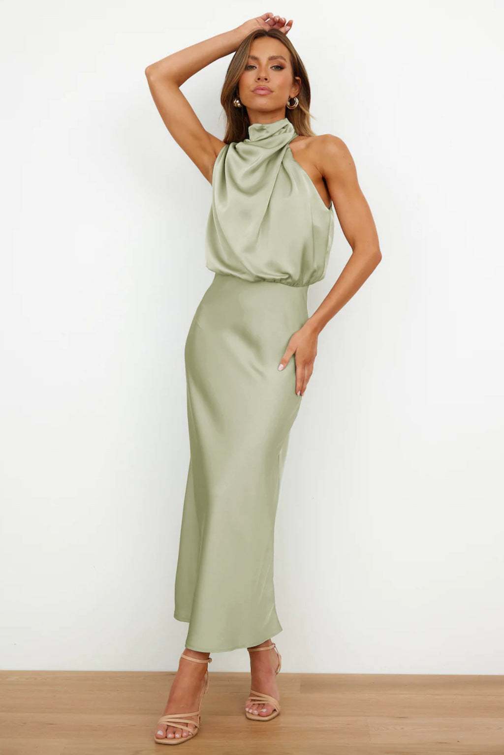 Alessia - Elegant og chic rygløs kjole