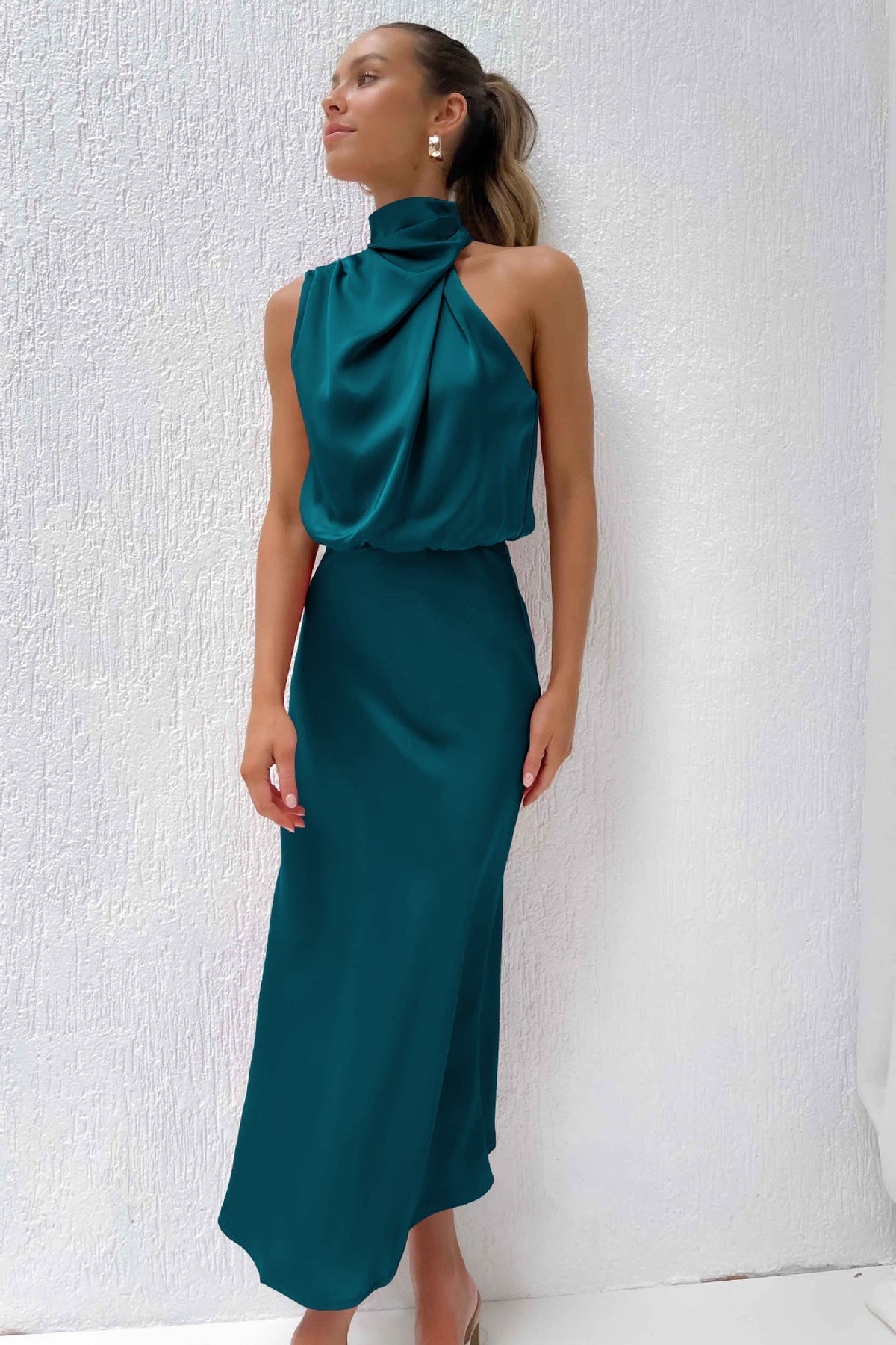 Alessia - Elegant og chic rygløs kjole
