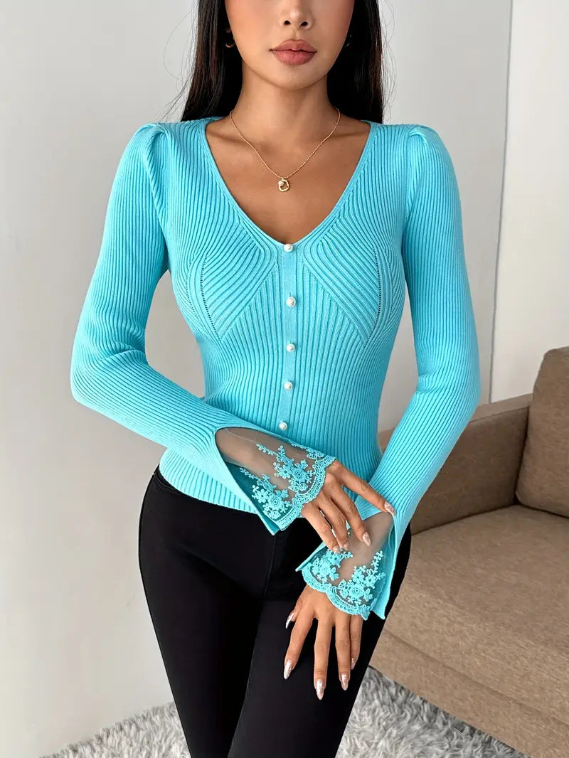 Elena - Chic strikbluse med blonde