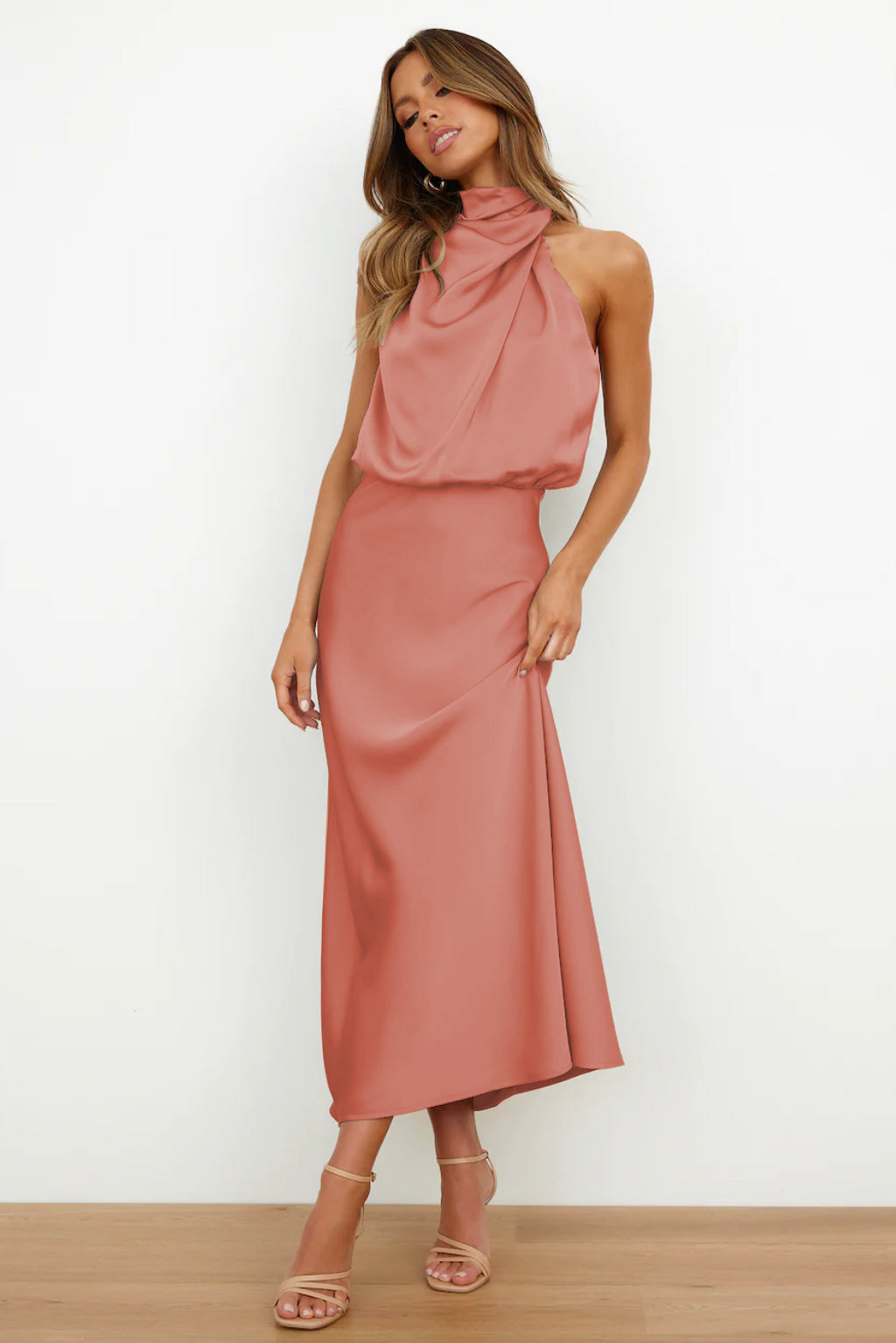 Alessia - Elegant og chic rygløs kjole