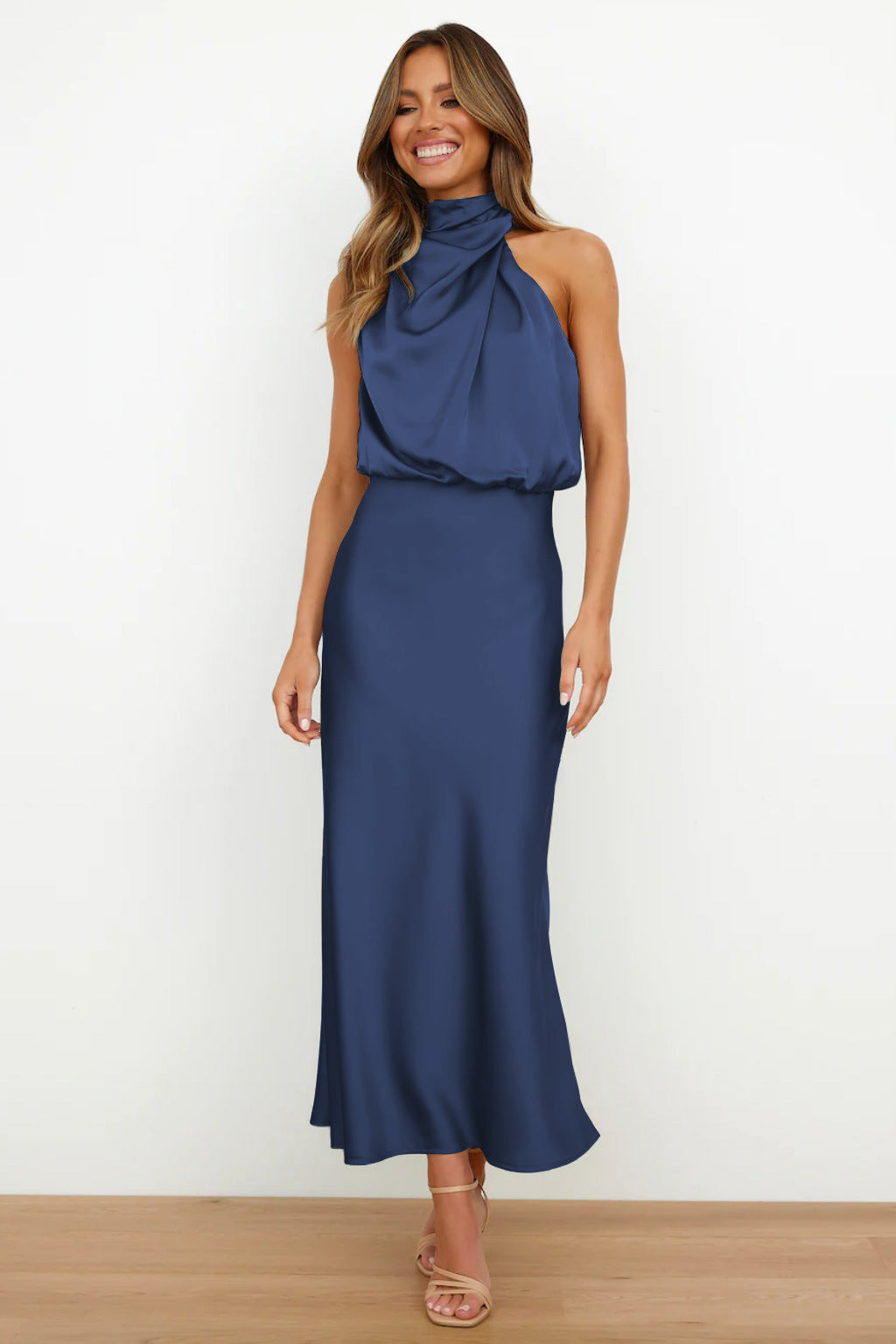 Alessia - Elegant og chic rygløs kjole