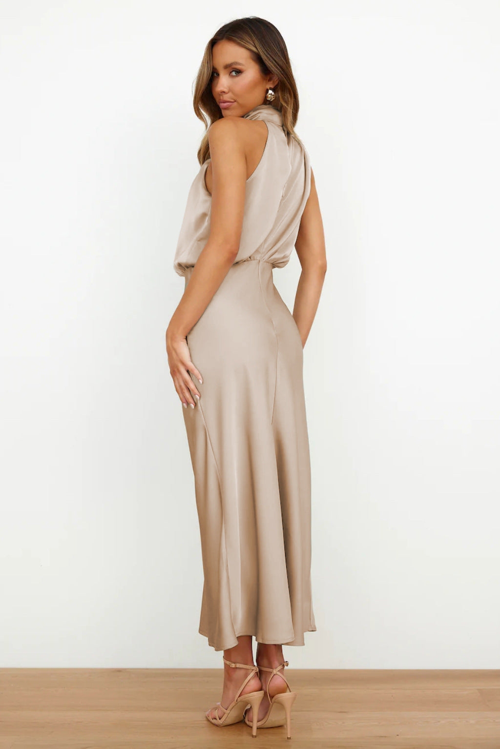 Alessia - Elegant og chic rygløs kjole
