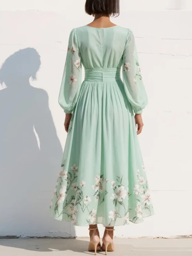 Lila - Elegant blomstret midikjole