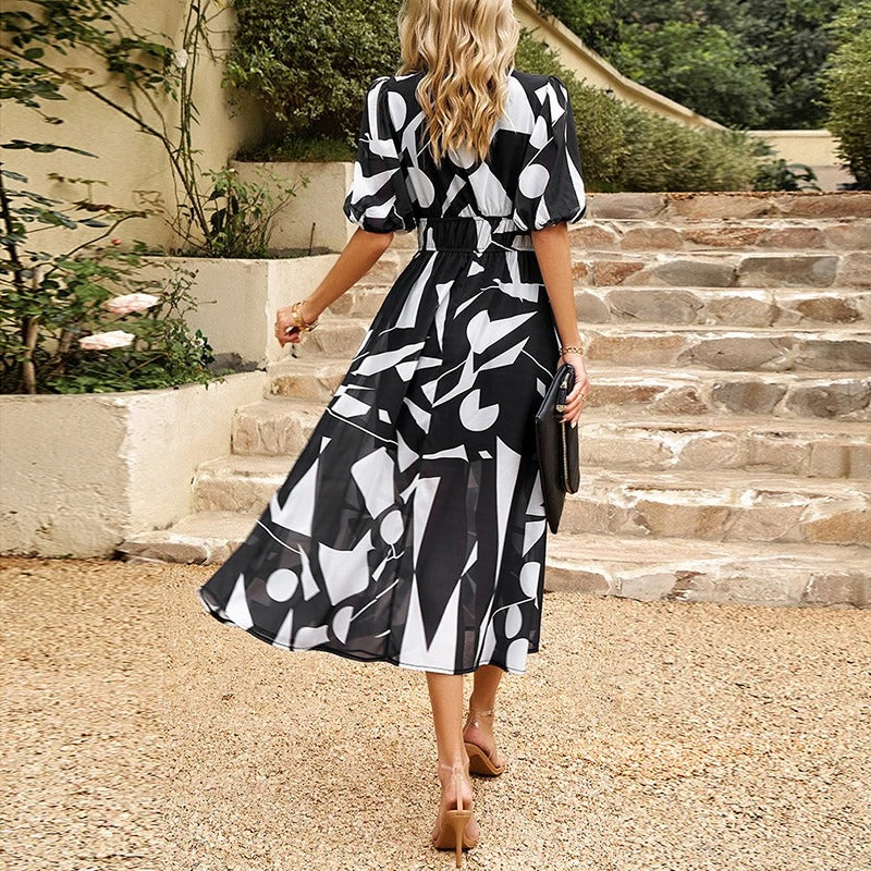 Shara - Chik midikjole med geometrisk print
